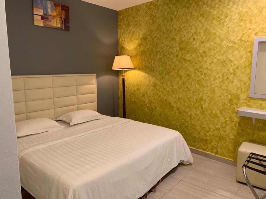 Fortune Hotel Johor Bahru Esterno foto